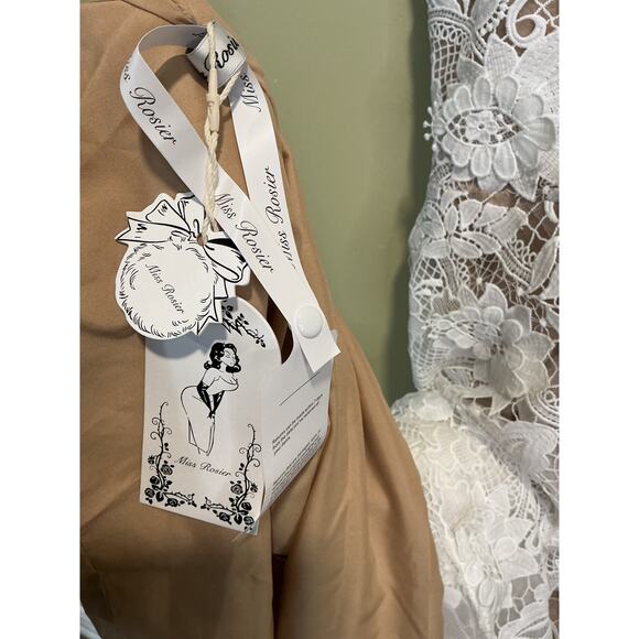 Miss Rosier White Floral Lace Midi Dress Women’s Large Sleeveless 45” Length - Picture 7 of 7